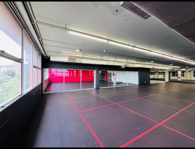 2,999M² RETAIL TO LET IN HALFWAY HOUSE